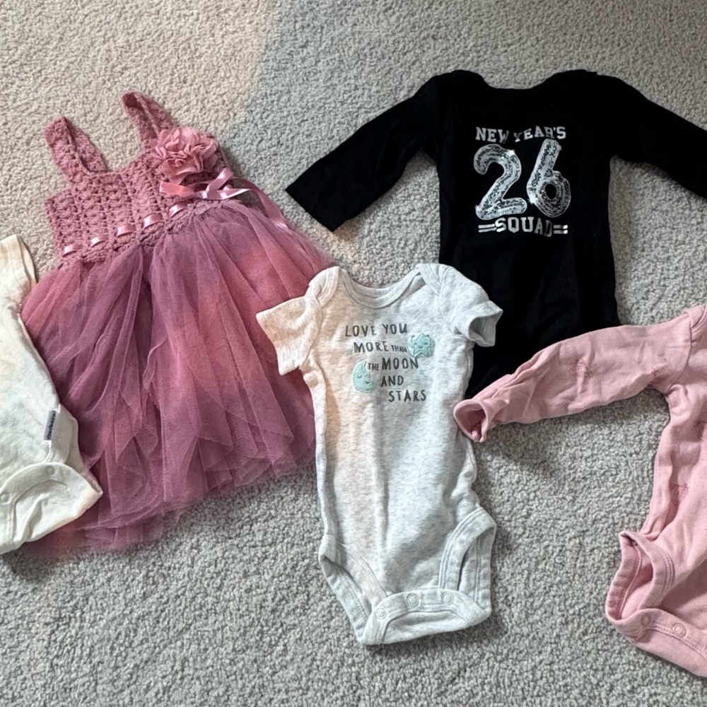 Newborn - 3-6 month clothing pieces